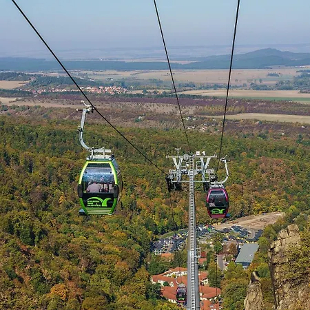 Große Wanderunterkunft Am Hexentanzplatz U * Thale